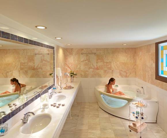 Phaidra Suite - Bathroom