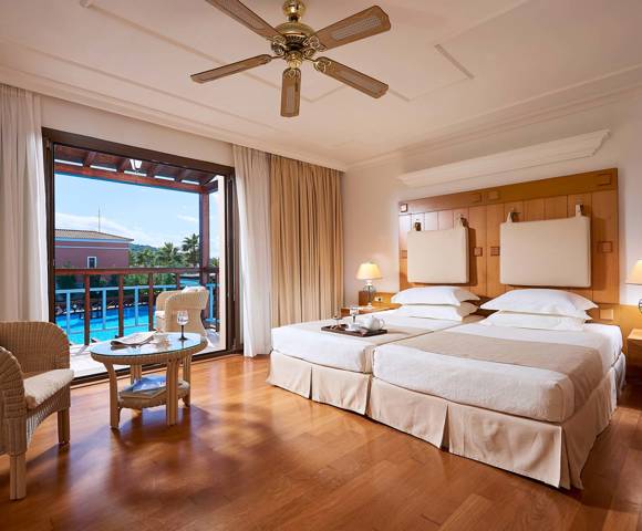 Maisonette Sharing Pool - Bedroom